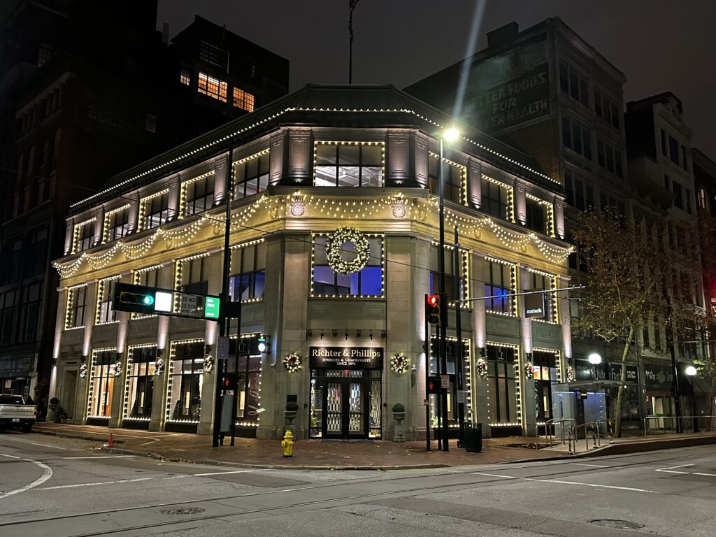 How to Turn Your Home into the Neighborhood Showpiece: Holiday Lighting and Exterior Prep You Can’t Ignore business christmas light installation