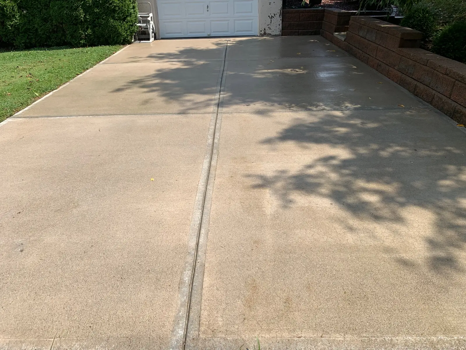 Freshly pressure washed concrete driveway in Covington, KY